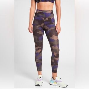 NEW! Athleta Ultimate Stash Camo Leggings Mantra Purple SZ S